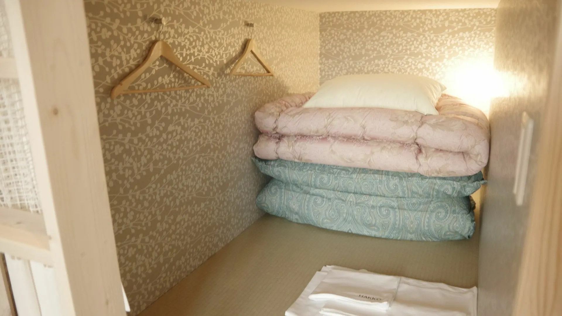 Hostel Wasabi Osaka Bed And Library 0*,  Giappone